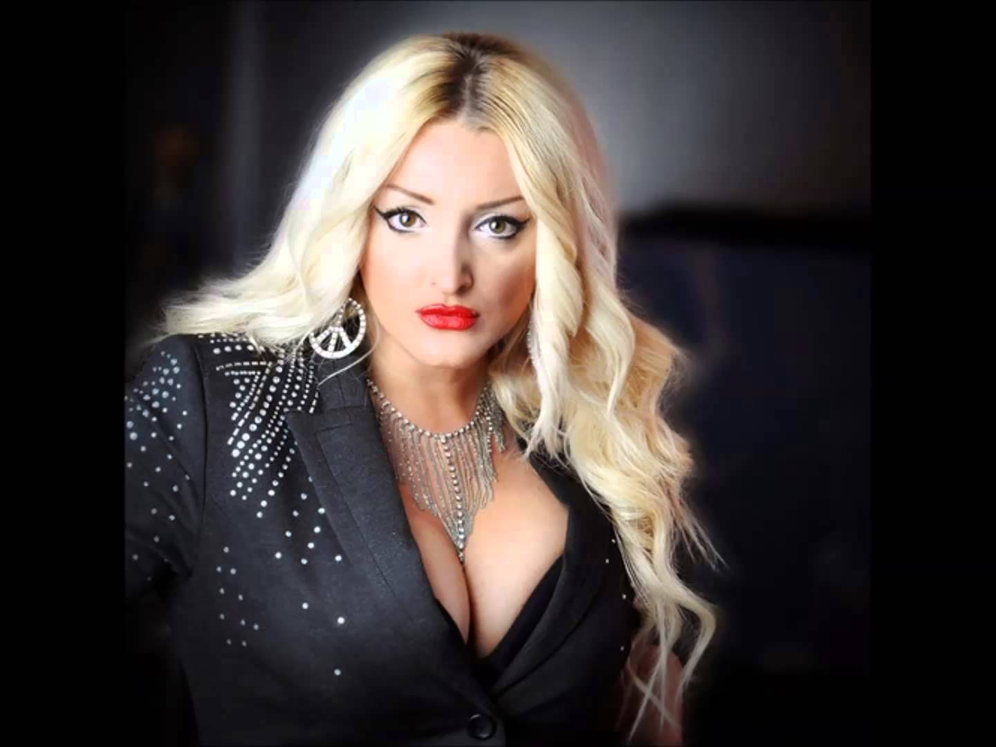 Donna Ares – 2013 – Godina Nova, A Pjesme Stare (Promo)